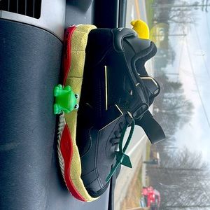 Off whit puzzle low top black